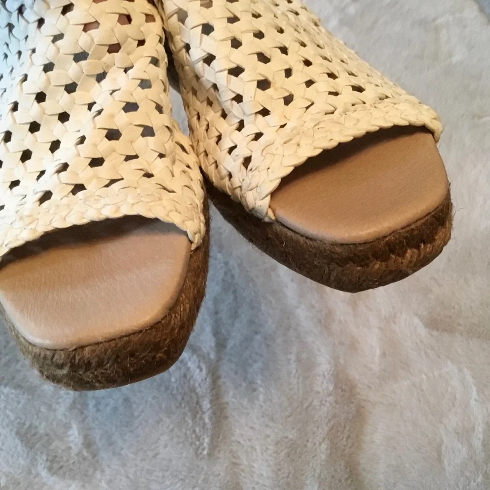 Gaimo white wedge